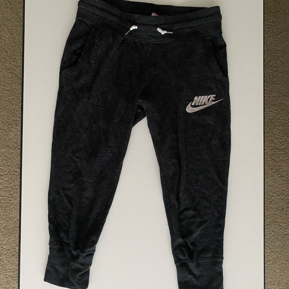 Nike Cropped Capri Joggers